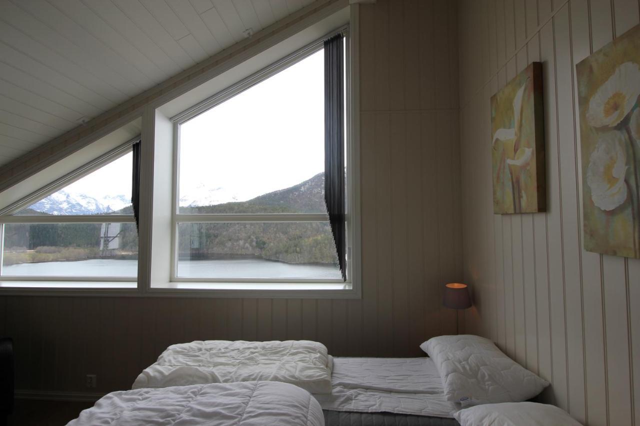 Gjerdset Turistsenter Villa Isfjorden Bagian luar foto