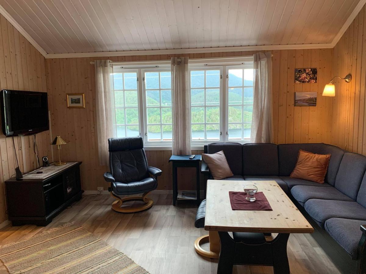 Gjerdset Turistsenter Villa Isfjorden Bagian luar foto