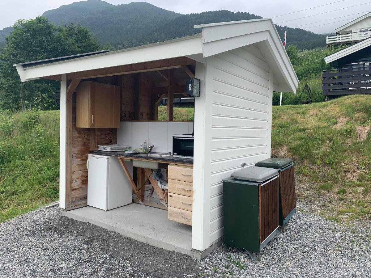 Gjerdset Turistsenter Villa Isfjorden Bagian luar foto