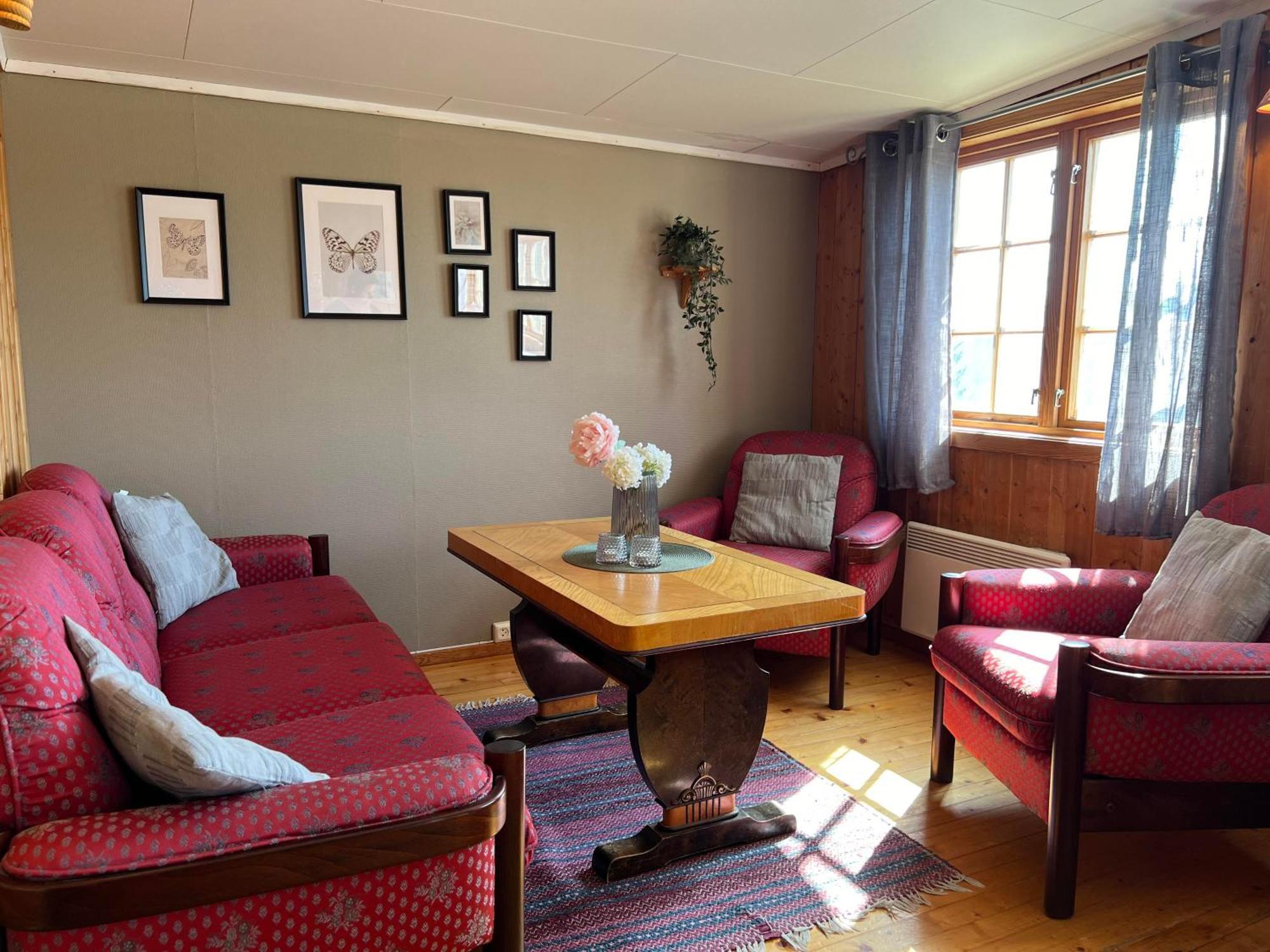 Gjerdset Turistsenter Villa Isfjorden Bagian luar foto