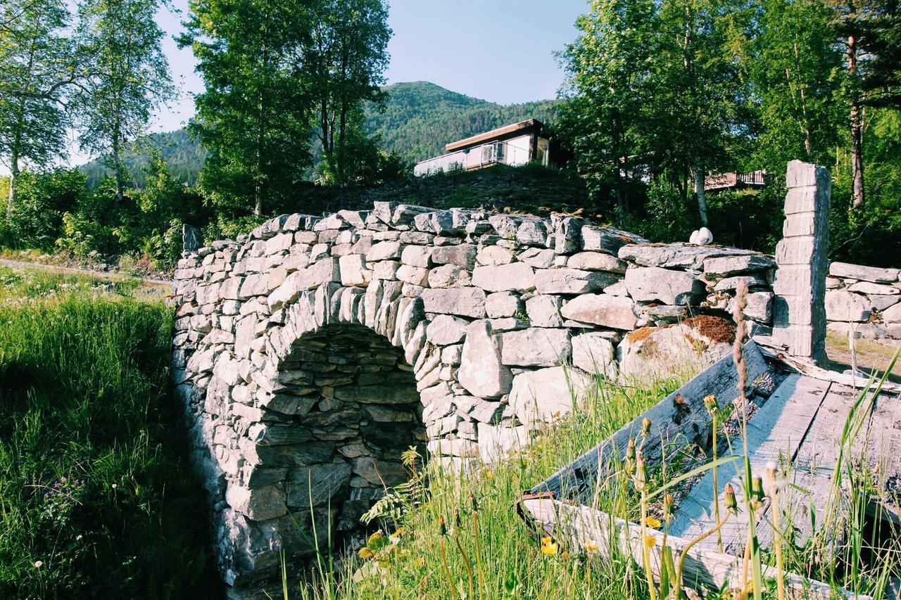 Gjerdset Turistsenter Villa Isfjorden Bagian luar foto